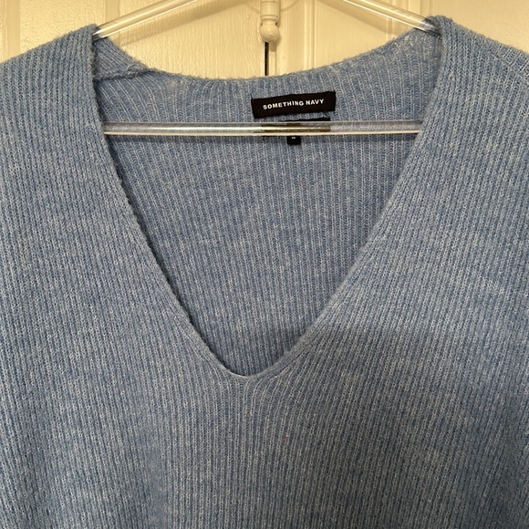 Something Navy size M v-neck sweater - Picture 2 of 3